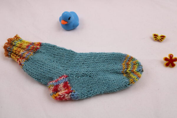 Gr. 18/19 - Baby-Wollsocken handgestrickt, aqua mit bunten Bündchen