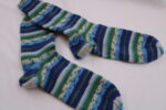 Gr. 40/41 - Wollsocken handgestrickt, blau/grün/weiß – Bild 2