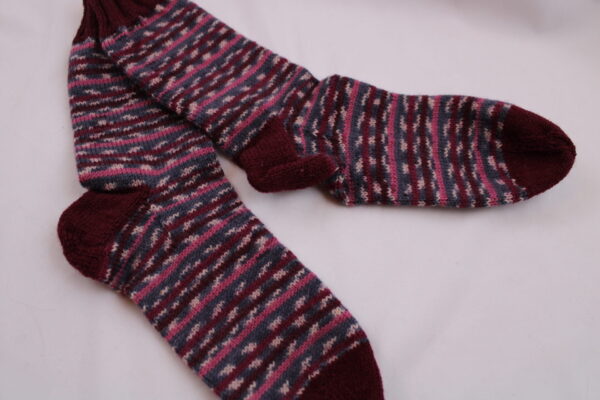Gr. 40/41 - Wollsocken handgestrickt, Rottöne/grau