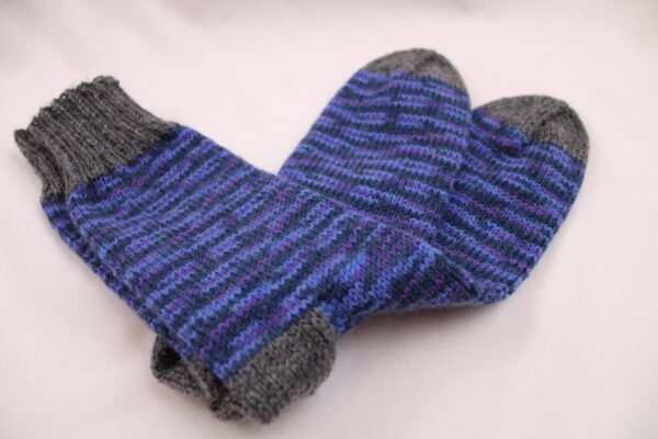 Gr. 41/42 - Wollsocken handgestrickt, blau/lila/anthrazit