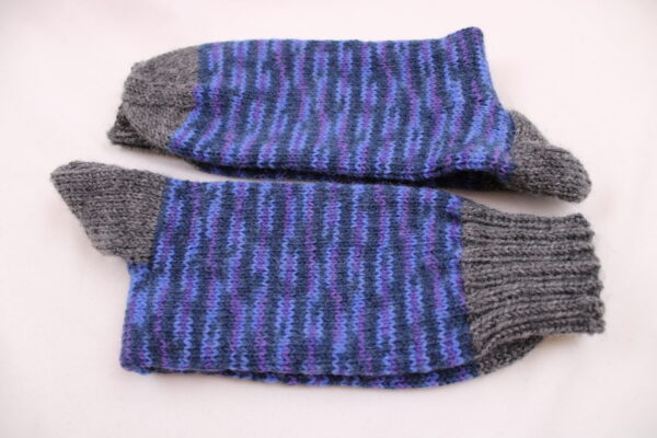 Gr. 41/42 - Wollsocken handgestrickt, blau-lila-anthrazit – Bild 2