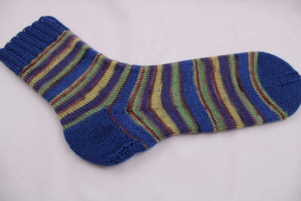 Gr. 42/43 - Wollsocken handgestrickt, bunt geringelt – Bild 3