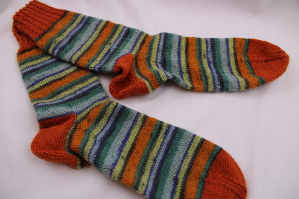 Gr. 42/43 - Wollsocken handgestrickt, bunt geringelt