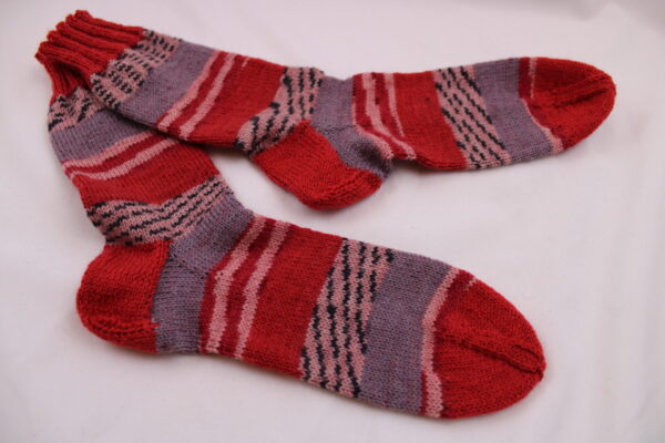 Gr. 38/39 - Wollsocken handgestrickt, Rosa- und Rottöne