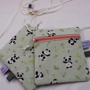Kleiner Kinder-BRUSTBEUTEL "Kleiner Panda" mit Sicherheitsverschluss und Reflektorfähnchen; Brusttasche, Geldbörse, Geldbeutel