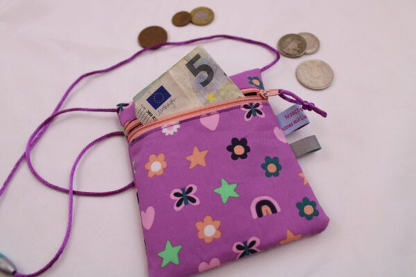 Kleiner Kinder-BRUSTBEUTEL "LOVE pink" mit Sicherheitsverschluss und Reflektorfähnchen; Brusttasche, Geldbörse, Geldbeutel – Bild 3