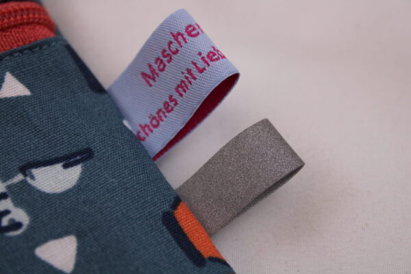 Kleiner Kinder-BRUSTBEUTEL "Baufahrzeuge rauchblau" mit Sicherheitsverschluss und Reflektorfähnchen; Brusttasche, Geldbörse, Geldbeutel – Bild 5
