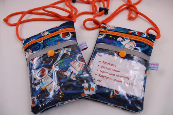 BRUSTBEUTEL / Umhängetäschchen für Kinder "Astronaut im All" mit Klarsichtfach mit Reflektorstreifen; Geldbörse, Fahrkartentasche, Kindergeldbeutel – Bild 3
