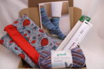 VEGANES Strickset "Socken stricken", Geschenkset z. Strümpfestricken, DIY-Pack inkl. veganer Wolle, Nadeln, Projekttasche, Handmaß,Anleitung