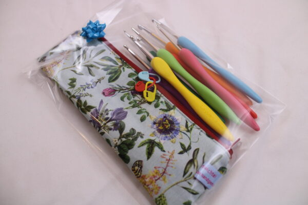 Häkelnadel-Set Geschenkset – 8 bunte ergonomische Häkelnadeln (2,5–6,0 mm) mit Täschchen und 3 Maschenmarkierern – Einsteiger Amigurumi Set – Bild 7