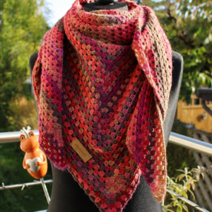 Großes Schultertuch, Dreieckstuch mit Farbverlauf, rot/fuchsia/braun/nude, handgehäkelt aus Wolle Gründl MIRABELLA