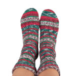Strickset "Festliche Weihnachts-Socken stricken", kompl. Geschenkset, DIY-Pack inkl. Wolle 4-fach, Nadeln, Projekttasche, Handmaß, Anleitung – Bild 2