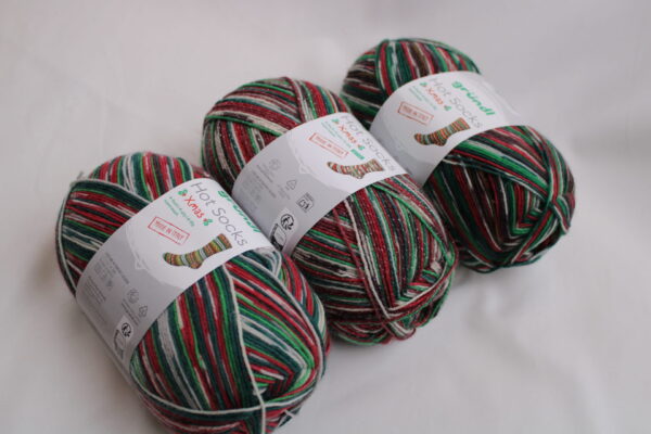 Set 300g Sockenwolle Wolle Gründl XMAS, 4-fädig, 3 Knäuel = 3 verschiedene Muster, Weihnachtssocken für die ganze Familie stricken – Bild 2