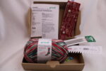 Strickset "Weihnachts-Socken stricken", komplettes Geschenkset zum Strümpfe stricken, DIY-Pack inklusive Wolle (6-fach), Nadeln, Nadelgarage, Handmaß und Anleitung