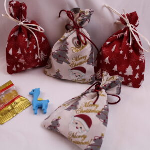 Adventskalender-Säckchen "Merry Christmas", handgenäht, beige-rot, mit Holzklammer-Zahlen, zum Selbstbefüllen, wiederverwendbar, nachhaltig
