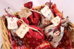 Adventskalender-Säckchen "Weihnachten im Wald", handgenäht, mit Holzzahlen, zum Selbstbefüllen, wiederverwendbar – Bild 2