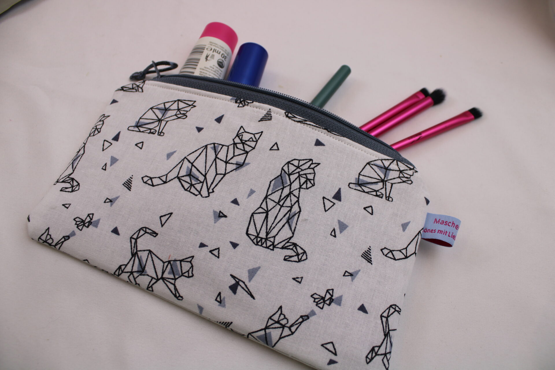 Kosmetiktäschchen, Schminktäschchen, Medikamententäschchen, Notfalltäschchen, Pflastertäschchen, Federmäppchen (27) Kosmetiktäschchen / Schminktäschchen / Medikamententäschchen / Notfalltäschchen / Pflastertäschchen / Federmäppchen "Katzen-Origami"