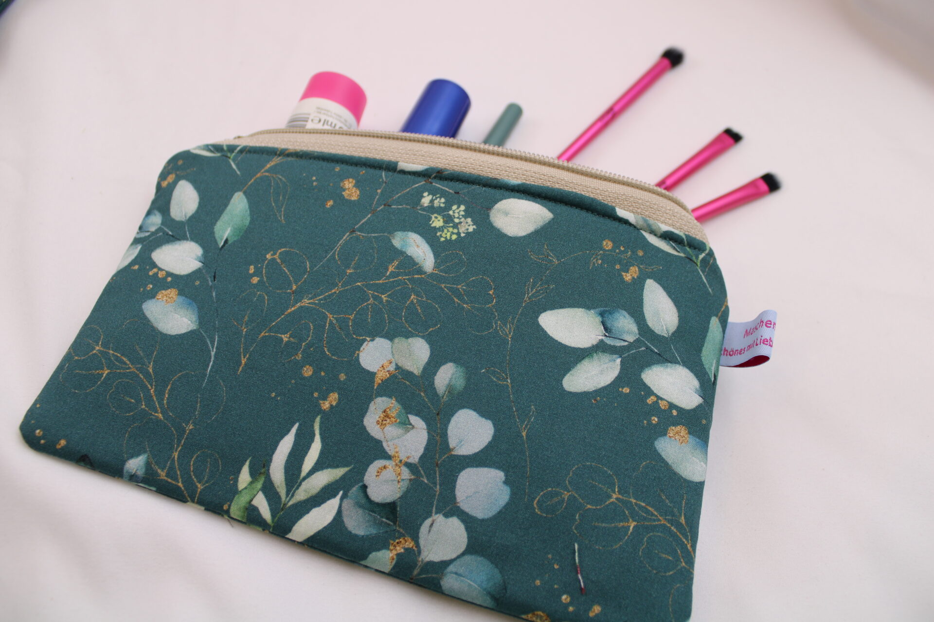 Kosmetiktäschchen, Schminktäschchen, Medikamententäschchen, Notfalltäschchen, Pflastertäschchen, Federmäppchen (6) Kosmetiktäschchen / Schminktäschchen / Medikamententäschchen / Notfalltäschchen / Pflastertäschchen / Federmäppchen "Eukalyptus/grün"