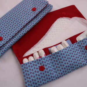 Tampontasche / Etui für Slipeinlagen u. Tampons / Notfalltäschchen / Medikamententäschchen / Kondomtäschchen / Hygieneetui "Pünktchen rot"