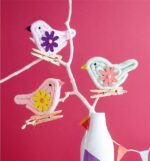 DIY-Strickset / Bastelset " Meine erste Strickliesel" Bastelset mit Buch (32 Seiten), Strickliesel, Garn in 2 Farben und Holzreifen – Bild 3