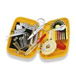 PRYM Travelbox, Nähetui/Nähset in der Box, für Reisen, Zuhause und fürs Büro. In den Farben Gelb, Blau und Rot verfügbar.