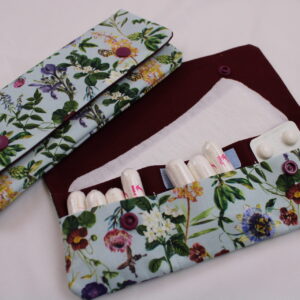Tampontasche / Etui für Slipeinlagen u. Tampons / Notfalltäschchen / Medikamententäschchen / Kondomtäschchen / Hygieneetui "Blüten digital"