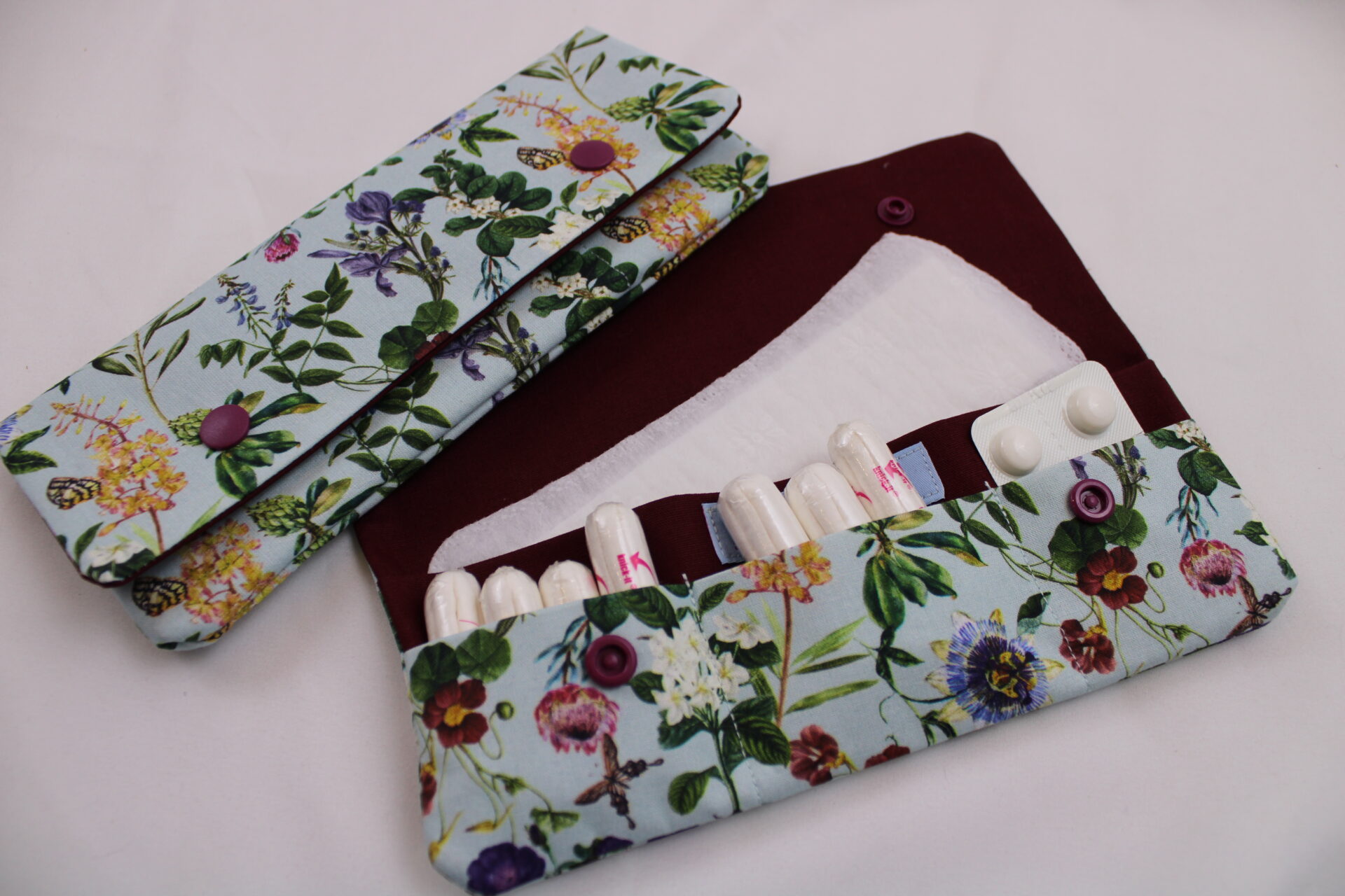 Hygieneetuis für Slipeinlagen und Tampons (2) Tampontasche / Etui für Slipeinlagen u. Tampons / Notfalltäschchen / Medikamententäschchen / Kondomtäschchen / Hygieneetui "Blüten digital"