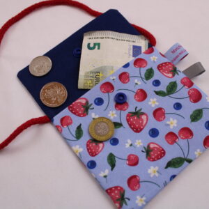 Kinder-BRUSTBEUTEL "Beerenfrüchte" mit Druckknopf, Reflektorfähnchen; mit oder ohne Klarsichtfach/Fahrkartenfach, Brusttasche, Geldbörse