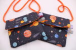 Kinder-BRUSTBEUTEL "Planeten" mit Druckknopf, Reflektorfähnchen; mit oder ohne Klarsichtfach/Fahrkartenfach, Brusttasche, Geldbörse – Bild 5