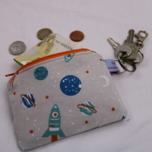 Kleine Kinder-Geldbörse/ Kinder Portemonnaie/ Geldbeutel "Weltall/grau", mit Reißverschluss und Schlüsselring – praktisch, leicht und handlich