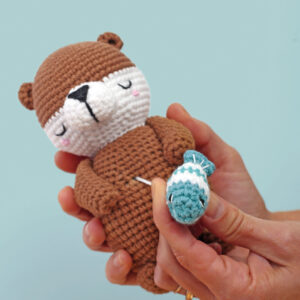 DIY-Häkelset mit Spieluhr "Musikalischer Otter" von Graine Créative, Häkelkit, Komplette Materialpackung, Häkelpaket, Handarbeitsset, DIY-Kit