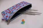 Strickset "Baby-Schuhe stricken", komplettes Geschenkset, DIY-Pack inkl. extraweicher Wolle, Nadeln, Handarbeitstäschchen und Anleitung – Bild 3