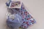 Strickset "Baby-Schuhe stricken", komplettes Geschenkset, DIY-Pack inkl. extraweicher Wolle, Nadeln, Handarbeitstäschchen und Anleitung – Bild 5