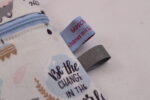 Kleiner Kinder-BRUSTBEUTEL "Fuchs/be the change, pastell" mit Sicherheitsverschluss und Reflektorfähnchen; Brusttasche, Geldbörse, Geldbeutel – Bild 4