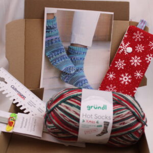 Strickset "Glitzernde Weihnachts-Socken stricken", komplettes Geschenkset zum Strümpfe stricken, DIY-Pack inklusive Wolle, Nadeln, Nadelgarage, Handmaß und Anleitung