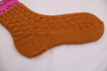 Gr. 36/37 - Orangefarbene Wollsocken mit Strukturmuster, handgestrickt aus Wolle Gründl Hot socks Merino – Bild 3
